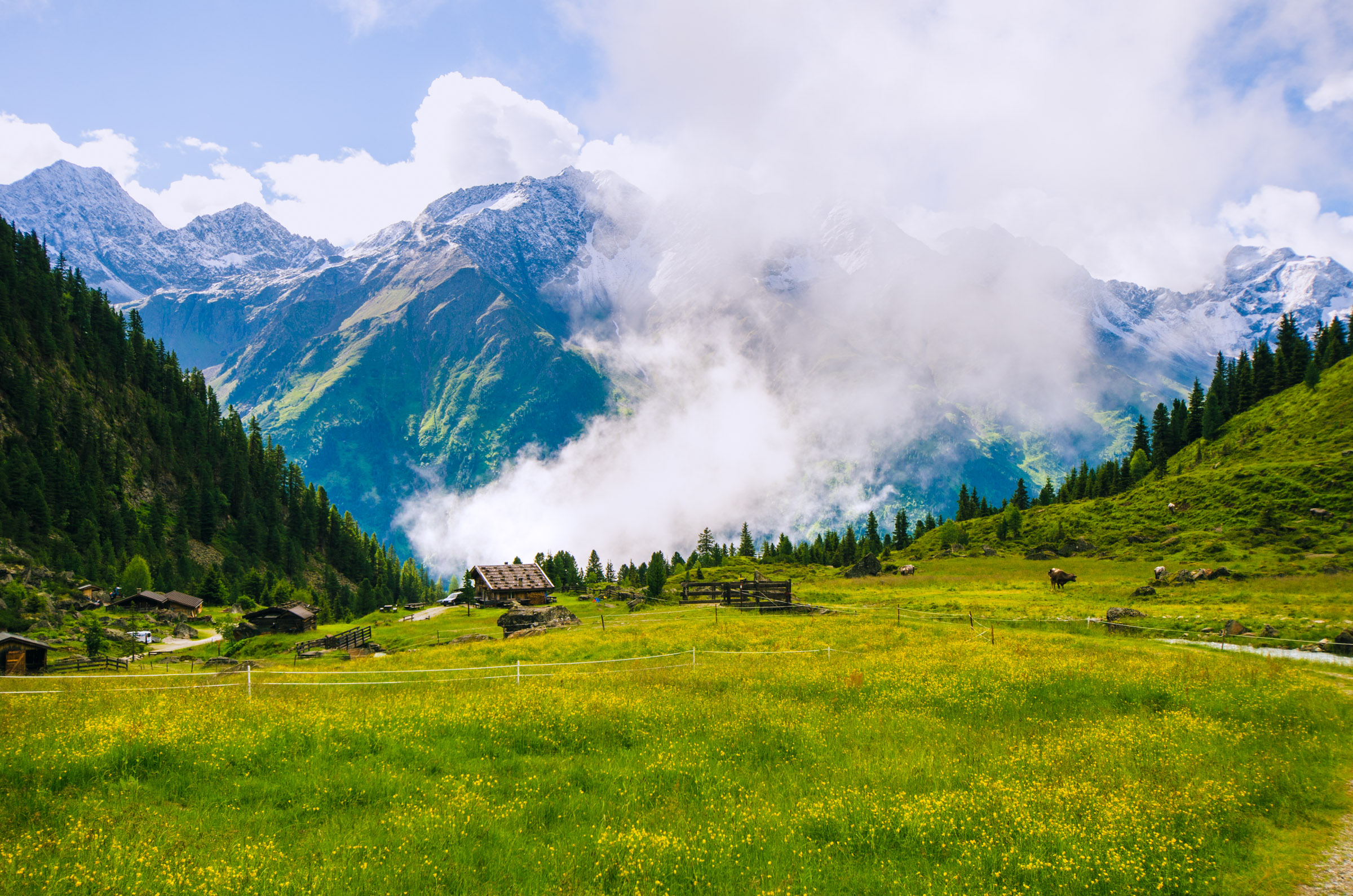 Approaching Falbesoner Alm