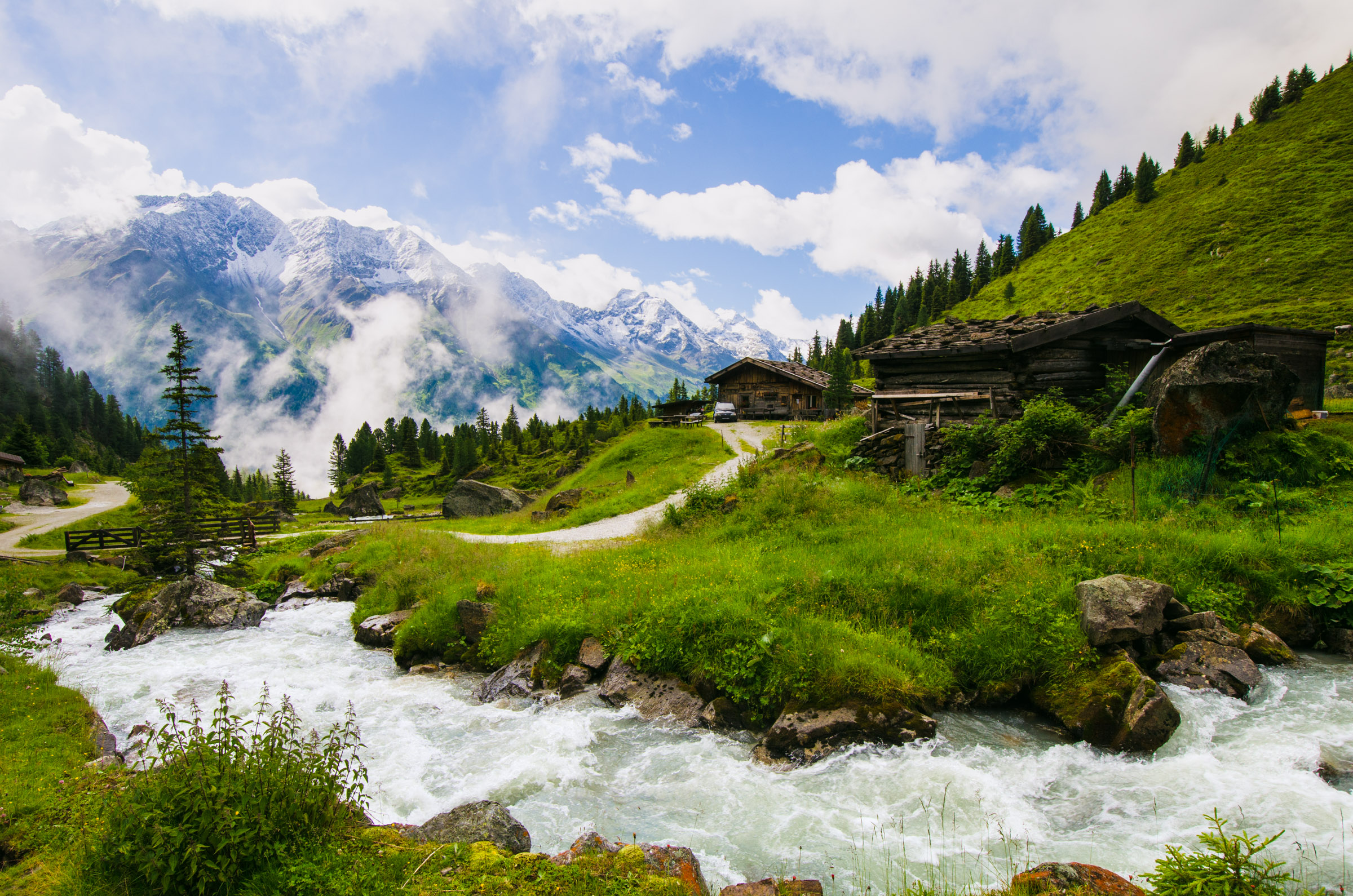 Approaching Falbesoner Alm